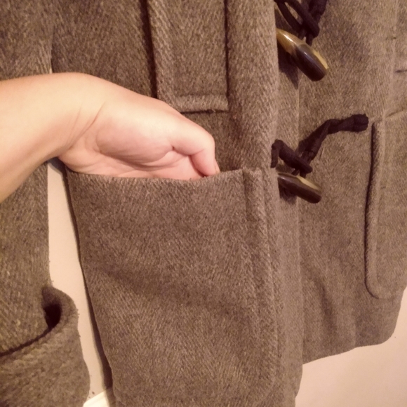 Thick gray wool winter pea coat from Banana Republic - Picture 6 of 10
